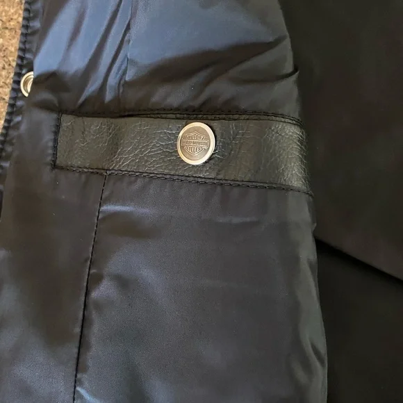 Harley Davidson Women’s USA Leather Vest Med EUC​​​​​​​​ - Picture 5 of 10